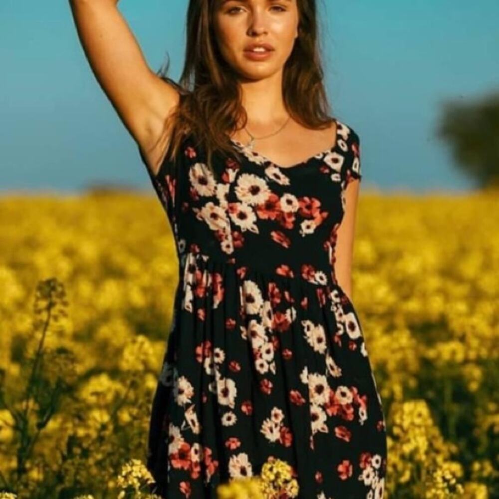 Hollister Navy Floral Short Cap Sleeve Smocked Mini Dress Coverup Small S